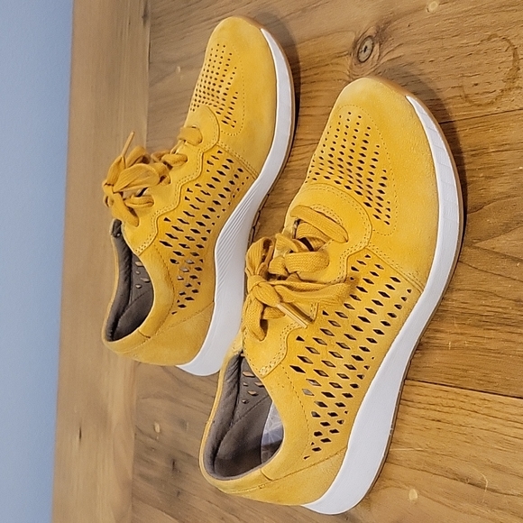 yellow dansko